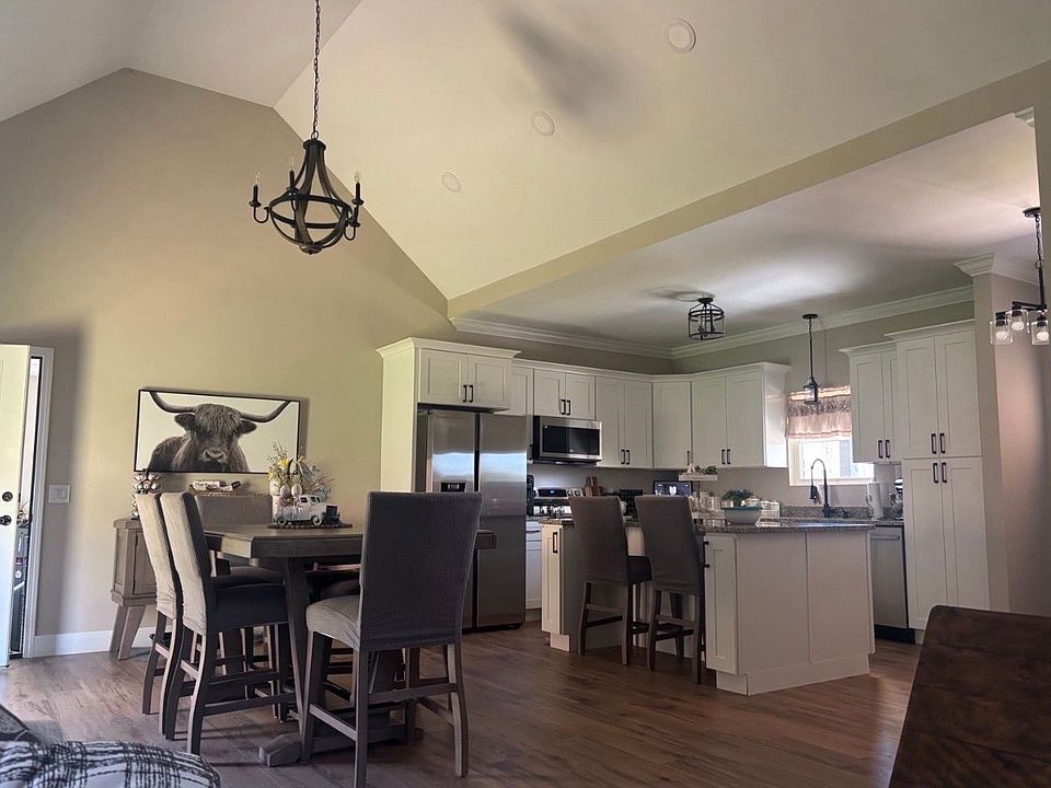 1st image of 194 W Park Cir