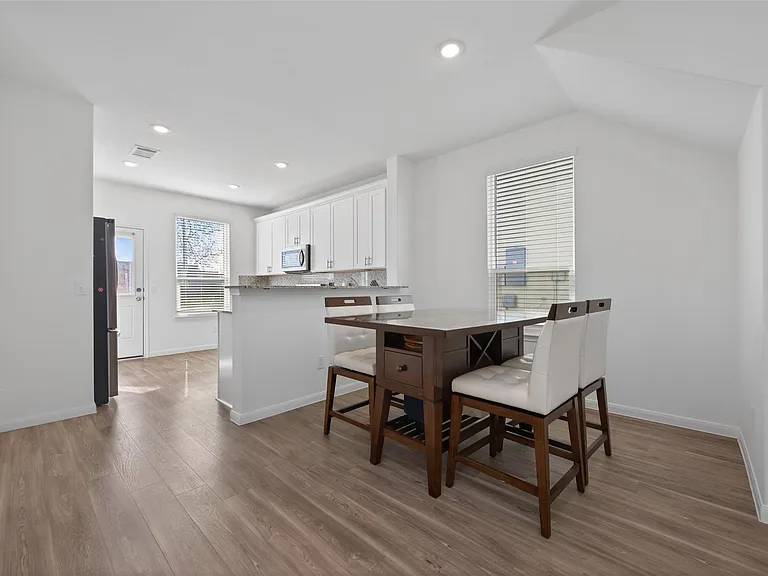 7326 Madison Commons Ln — Photo 12