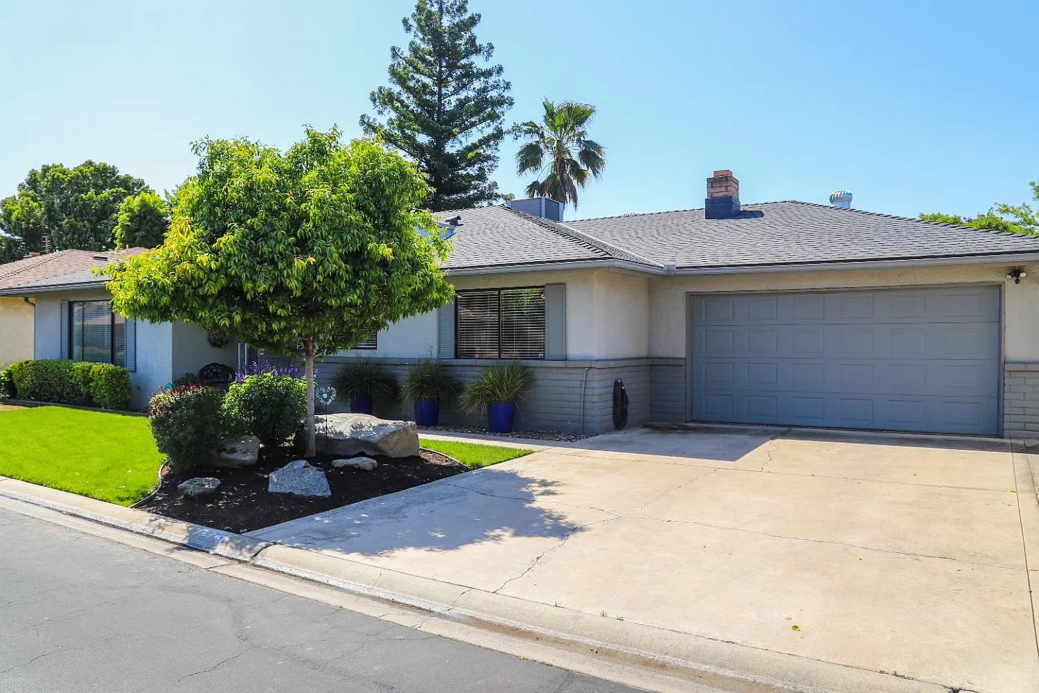1273 E Tenaya Way photo 1