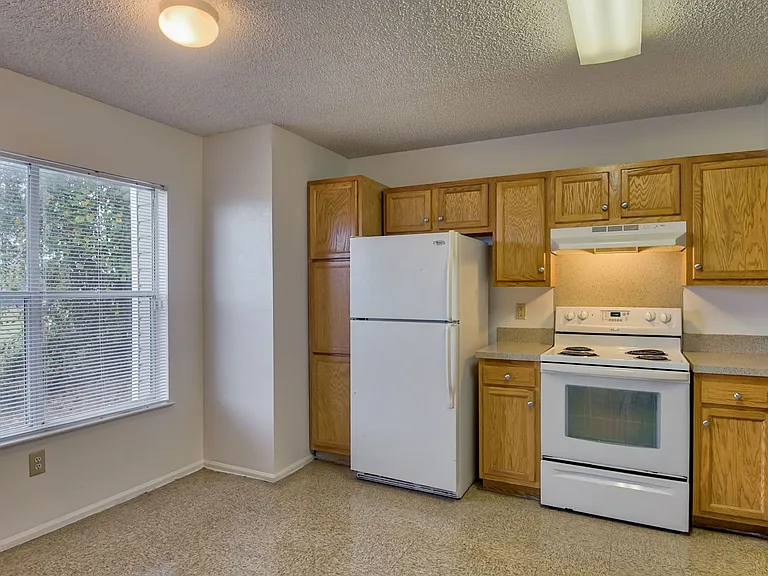 Pinewood Pointe — Photo 11
