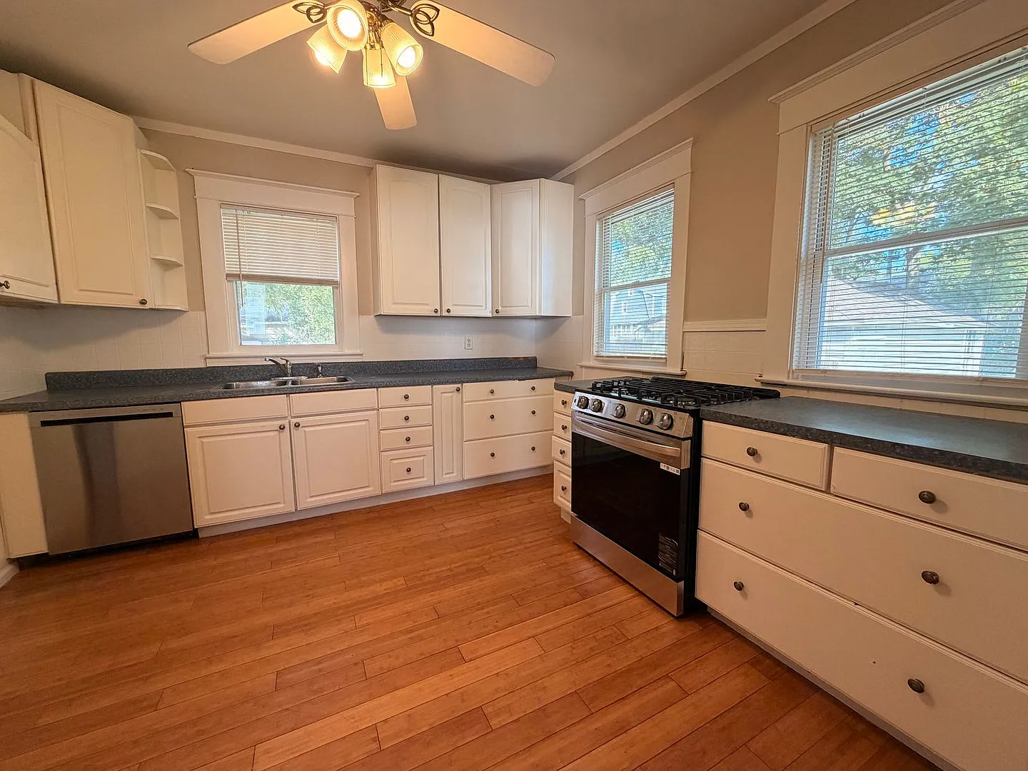 Large home close to GVSU and downtown — Photo 3
