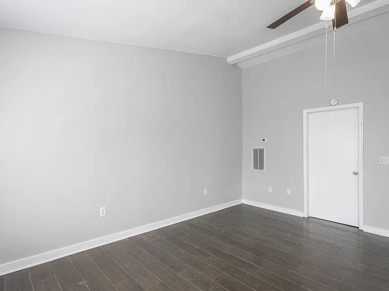 100 Creeks Bend Dr — Photo 11