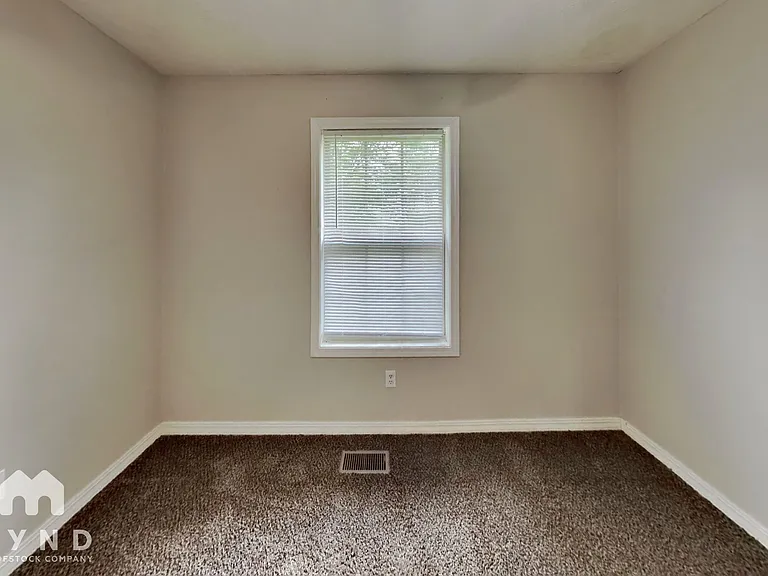 624 S Mahn Ave — Photo 13
