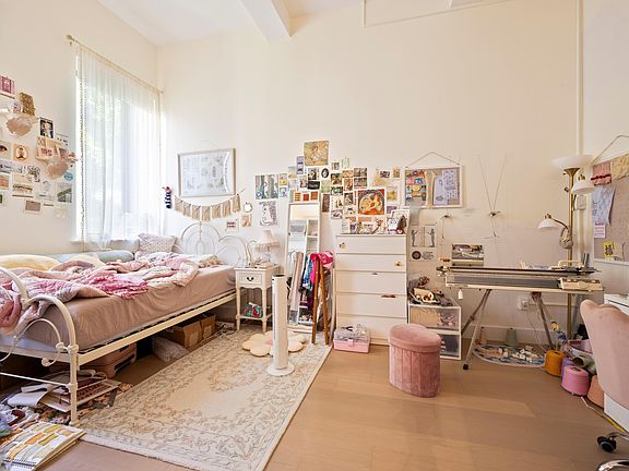 5th image of 251 W 19th St APT 2C