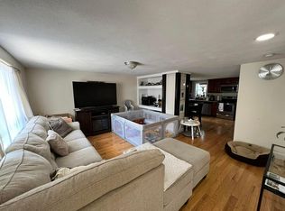 426 Saratoga St #2R, Boston, MA 02128