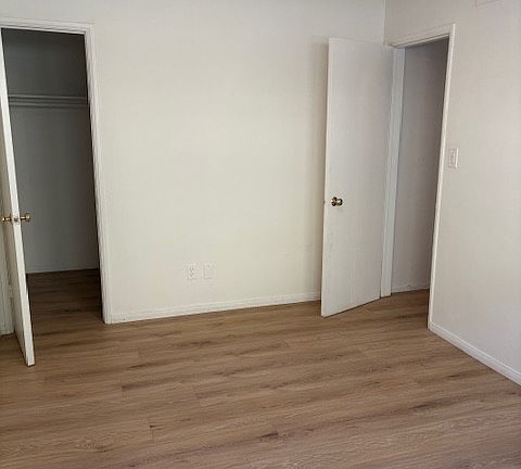 5th image of 1142 23rd St APT A