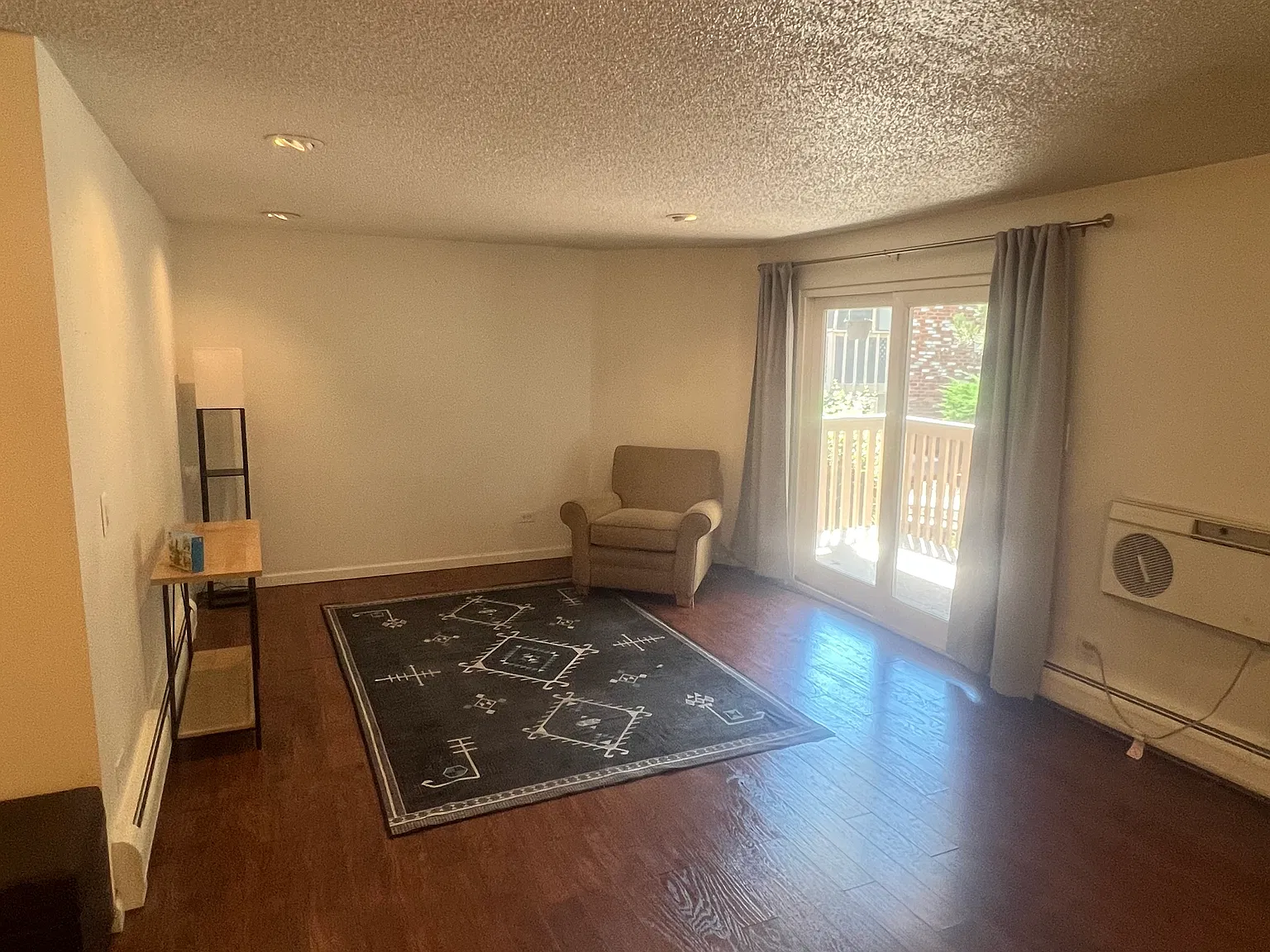 1525 S Holly St — Photo 3