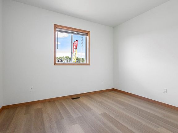 2nd image of 2900 Jenny Cir #8