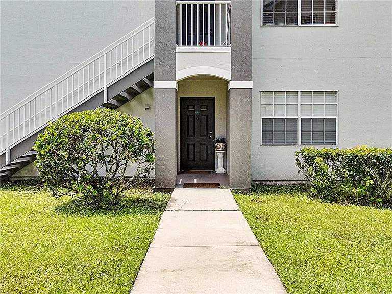 13929 Fairway Island Dr #818 — Photo 2