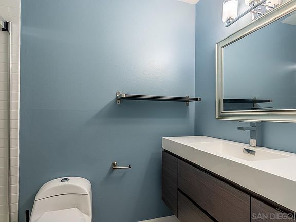 5th image of 3003 1st Ave Unit 1