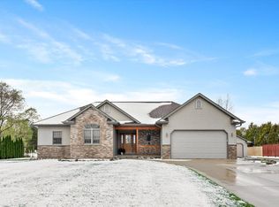 W4245 Jung Rd, Saukville, WI 53080