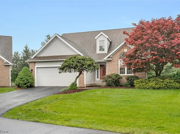 90 Lake Pointe Cir, Canfield, OH 44406