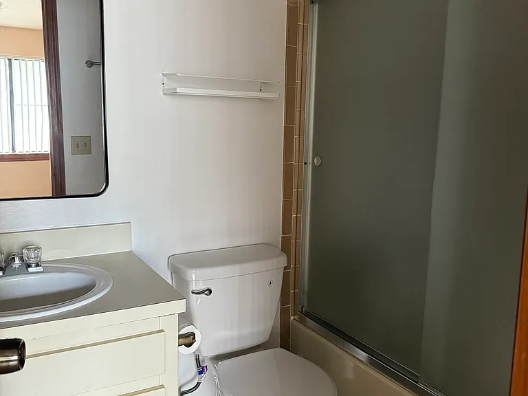 Full bath room 2