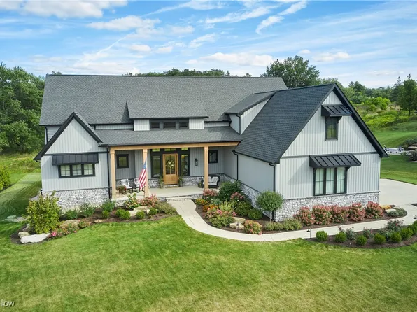 1071 Skyland Falls Blvd, Hinckley, OH 44233