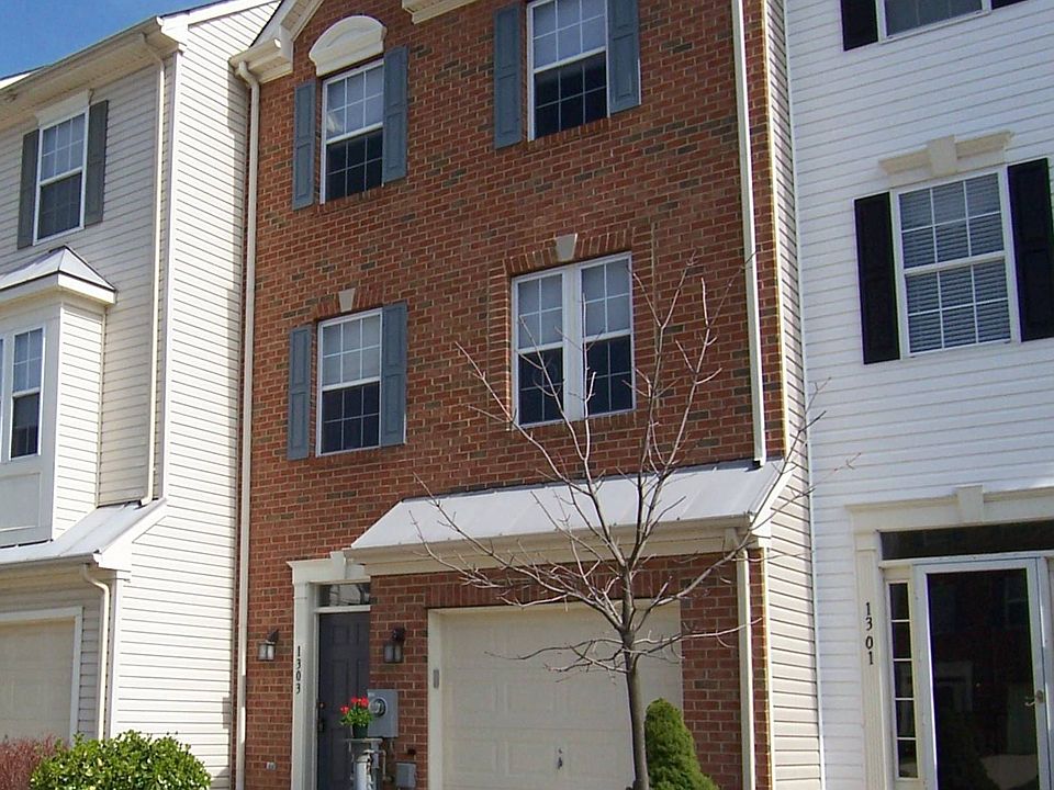 Spacious 3 story townhome