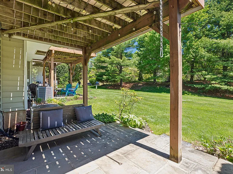 15 Charter Oak Ct — Photo 36