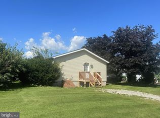 75 Fawn Ave, New Oxford, PA 17350