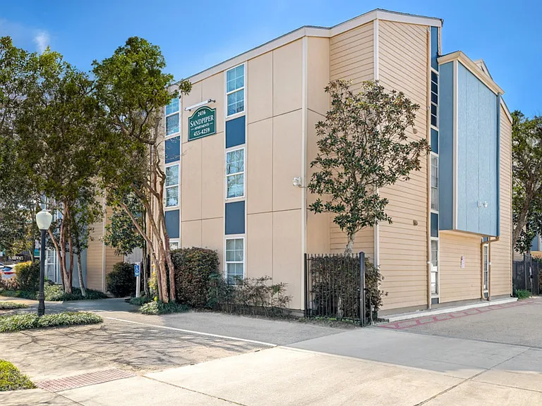 2416 Pasadena Ave — Photo 2