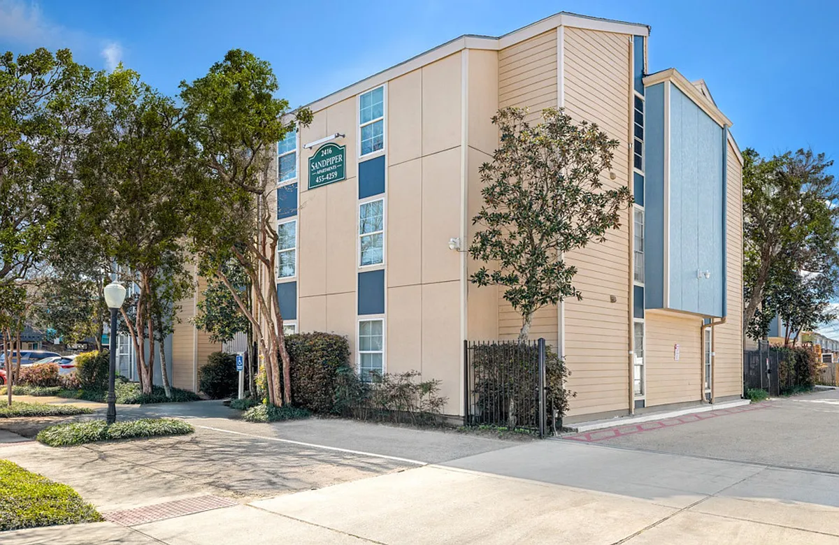 Building Photo - 2416 Pasadena Ave