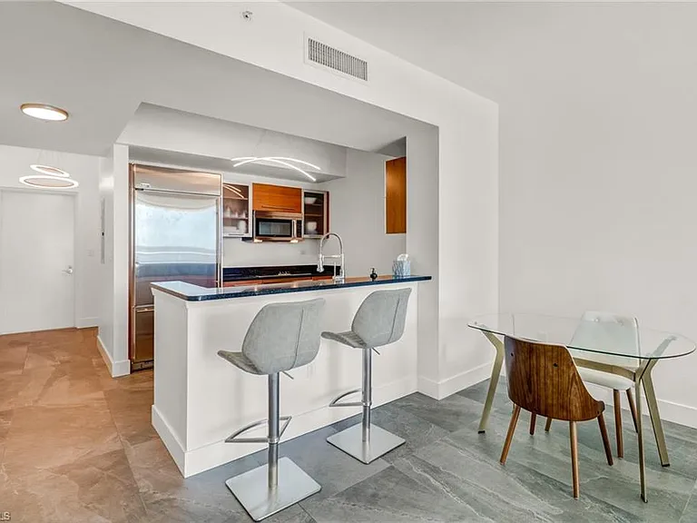 3000 Oasis Grand Blvd #606 — Photo 9