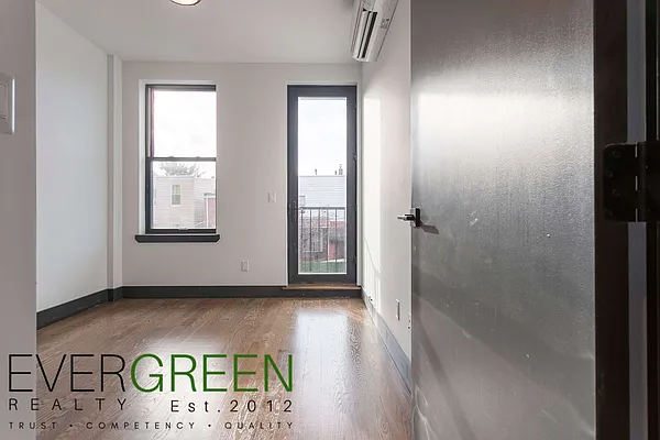 Rented by Evergreen Apartments BK | media 27