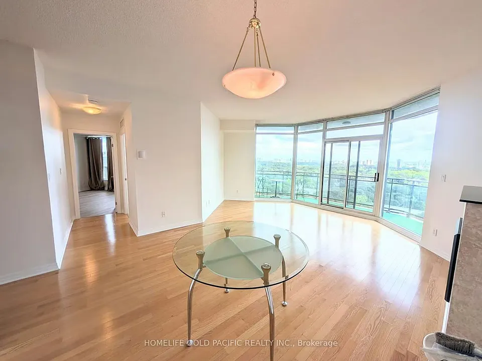 300 Bloor St E #2102