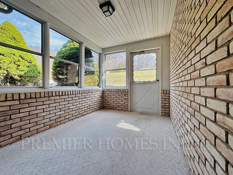 151-163 E Jones St — Photo 3
