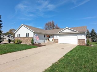 212 Opal Ln, Mankato, MN 56001