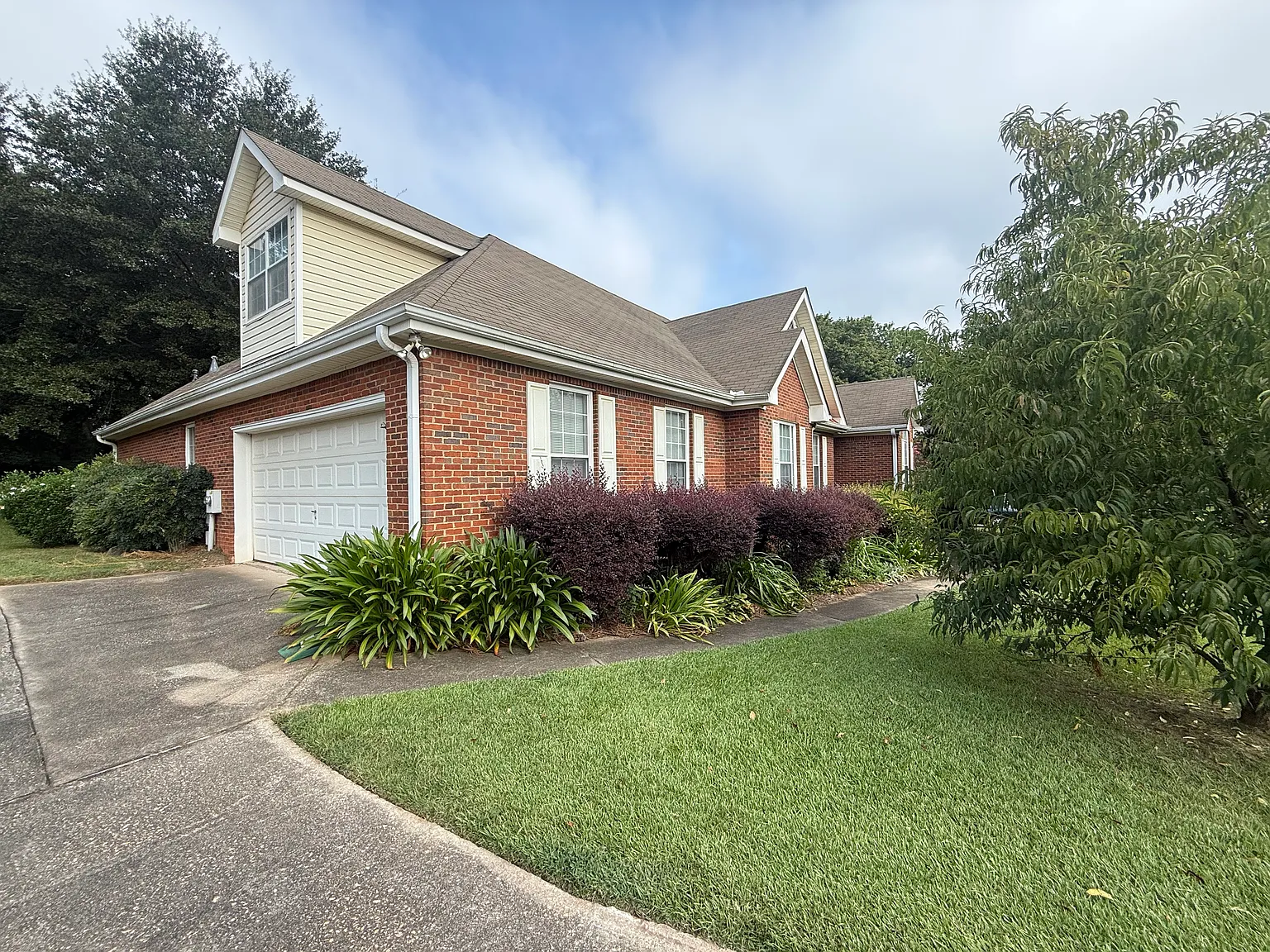 3 bed, 2250 sqft, $2,000 — Photo 3