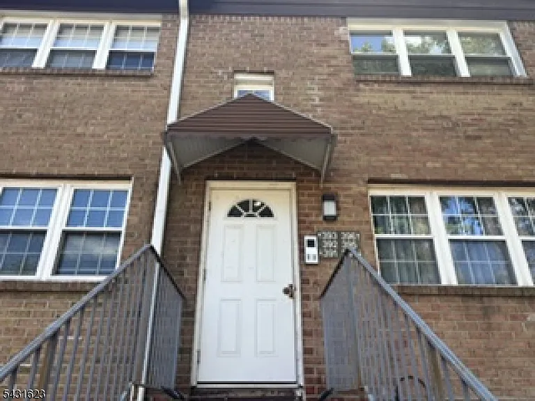 392 College Dr — Photo 15
