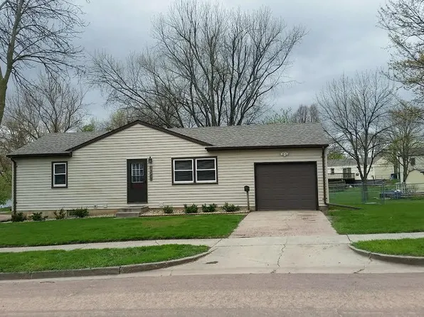 1329 S Annway Dr, Sioux Falls, SD 57103