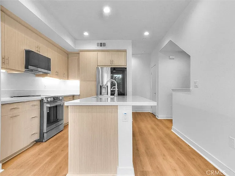 149 N 1st Ave — Photo 6