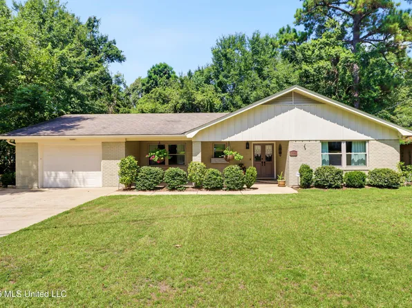 6645 Golf Club Dr, Diamondhead, MS 39525
