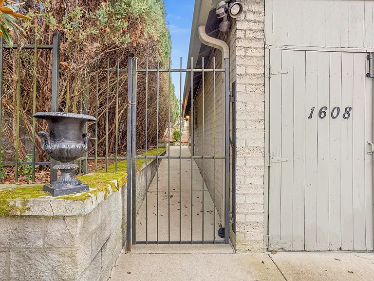 1606 Cedar Ln #B — Photo 21