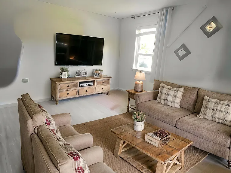 461 Red River Dr — Photo 2