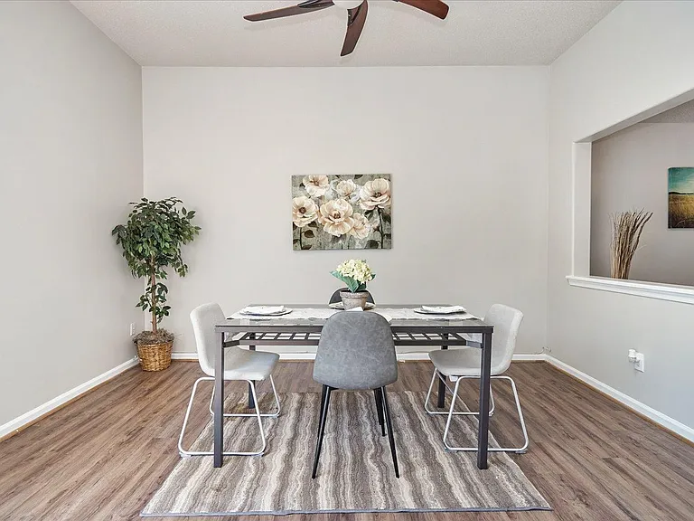 6226 Oakglen Dr — Photo 3