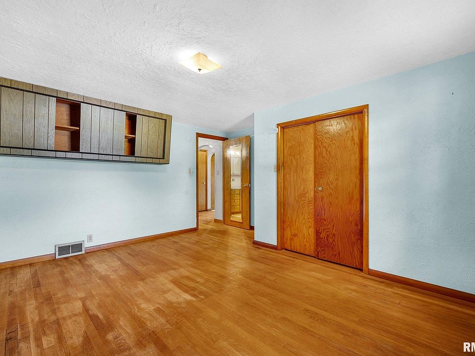 13th image of 239 N Elmwood Rd