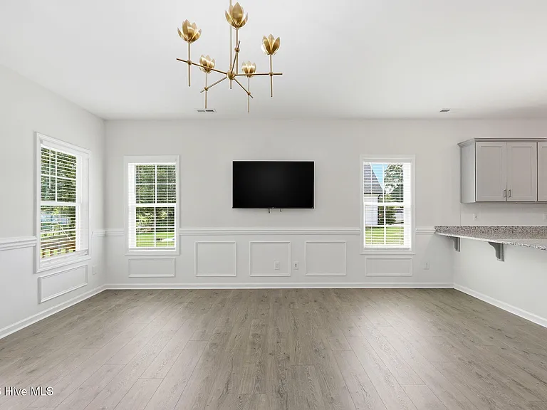 105 Village Dr — Photo 24