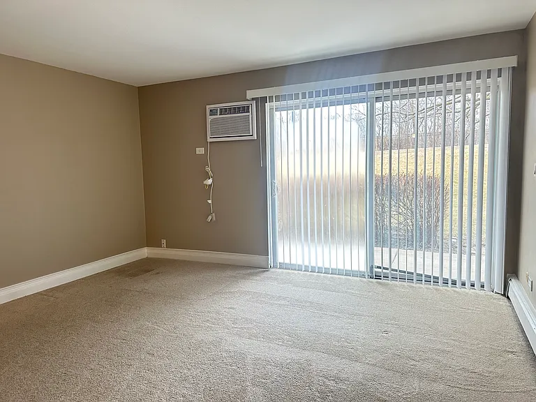 9S240 Lake Dr #108-BLDG17B — Photo 6