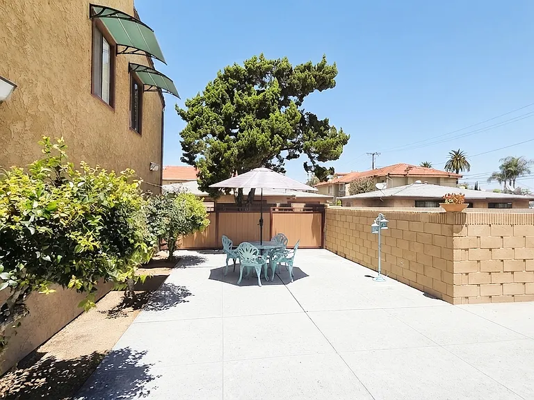 5822 Fullerton Ave #5 — Photo 12