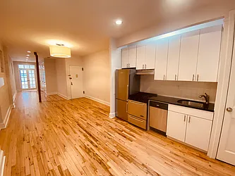 Rented by Metropolis Real Estate of Manhattan