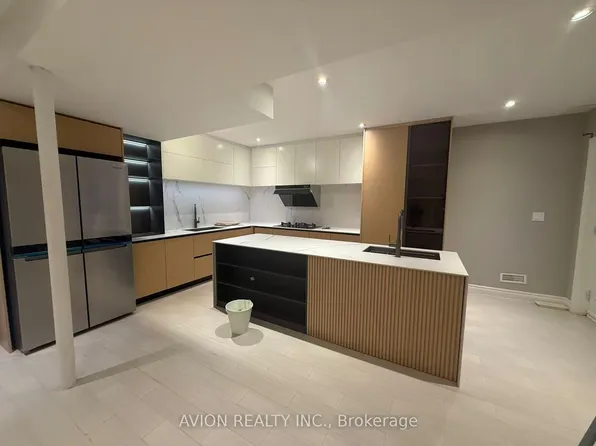 56 Peter St, Markham, ON