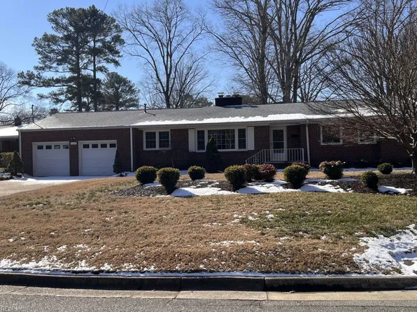 113 Crittenden Ln, Newport News, VA 23606