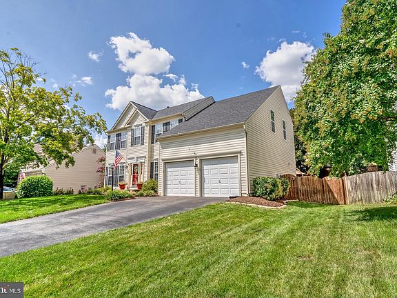 2nd image of 10 Brittany Ln