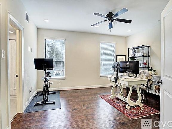 4th image of 1131 W 15th 1/2 St