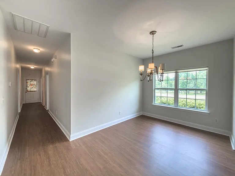 102 Manning Ct — Photo 6