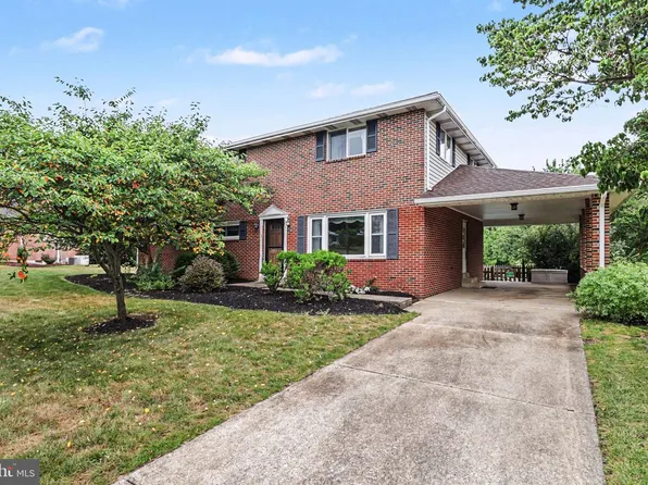 4 Patricia Dr, Enola, PA 17025
