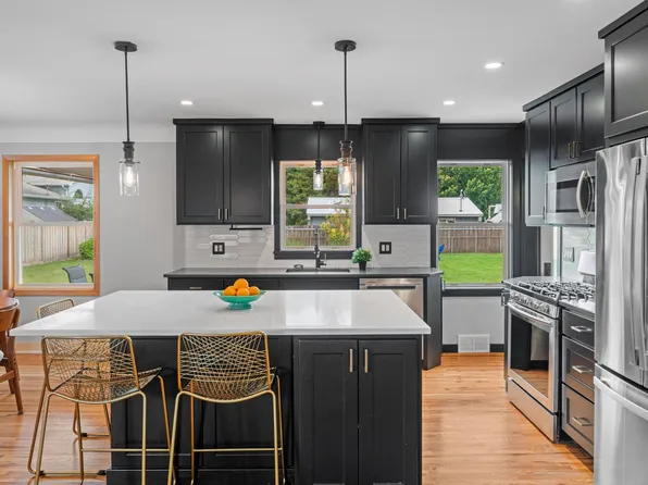 916 4th St N, South Saint Paul, MN 55075