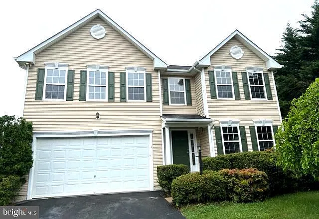4 bed, 3.5 bath, 3776 sqft, $3,000 — Photo 1