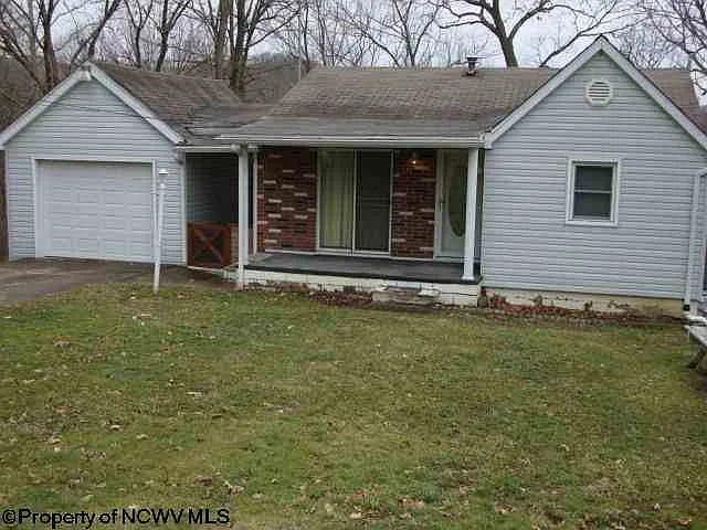 286 Lilly St photo 1